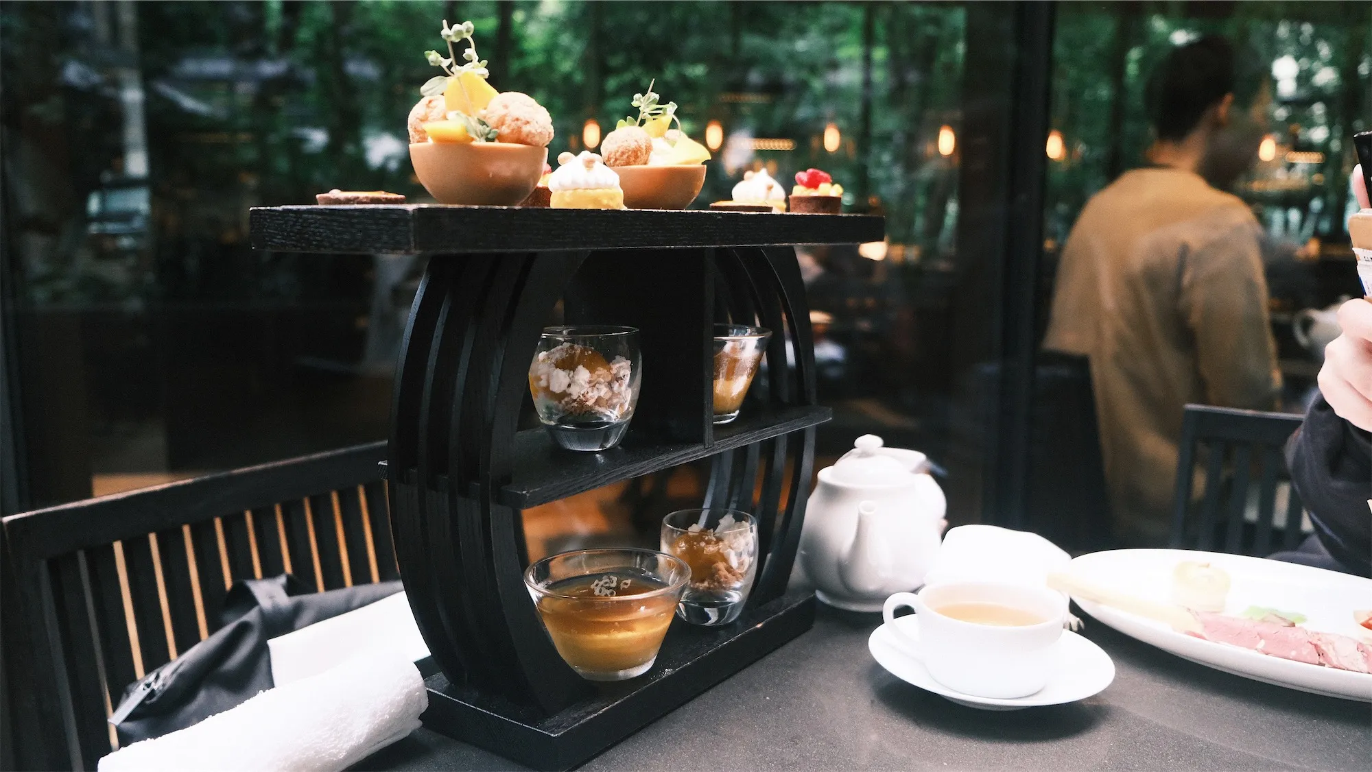 丸の内のホテルのカフェで食べたスイーツ、非常に美味