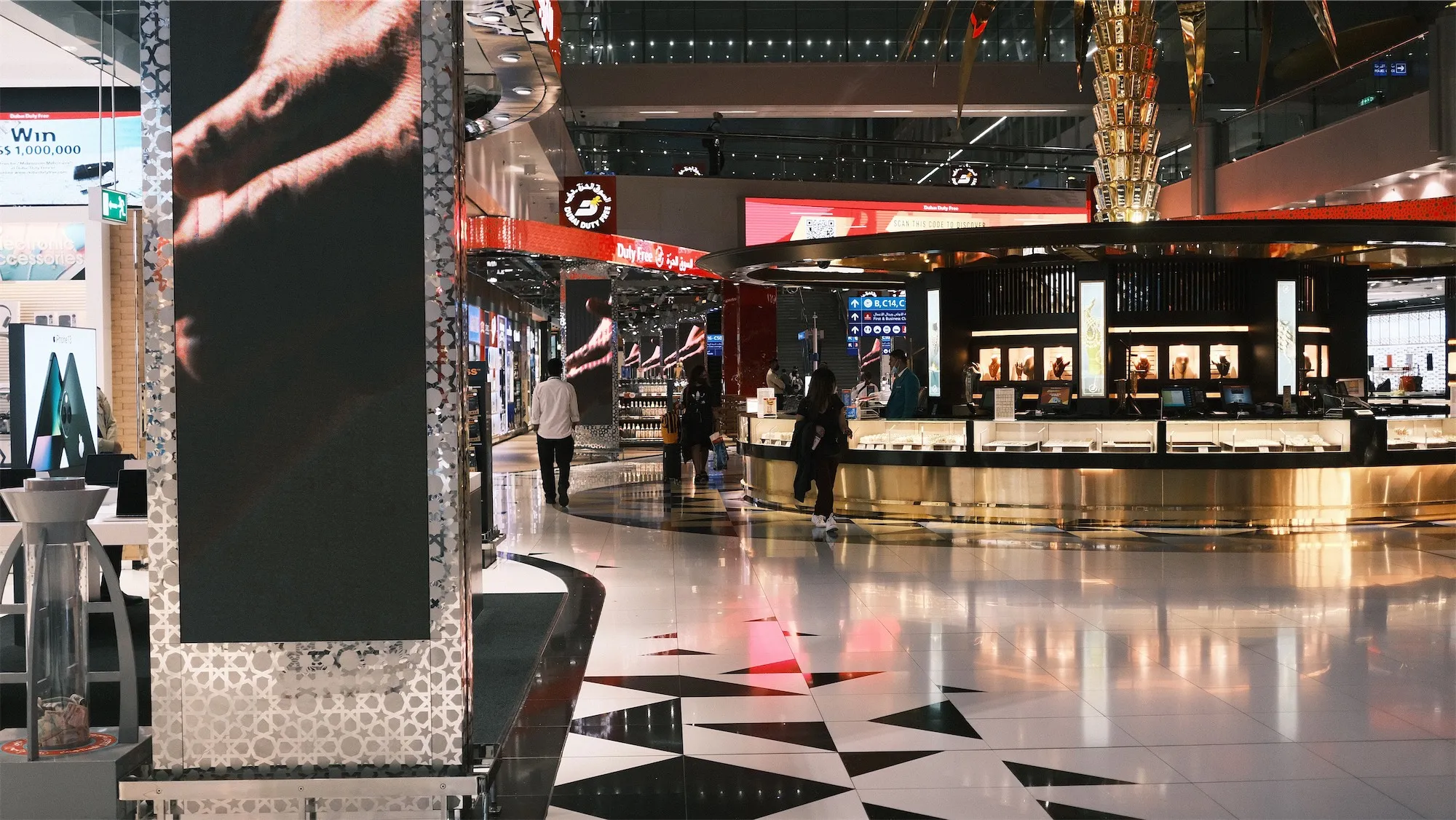 ドバイの空港。めちゃくちゃでかい。