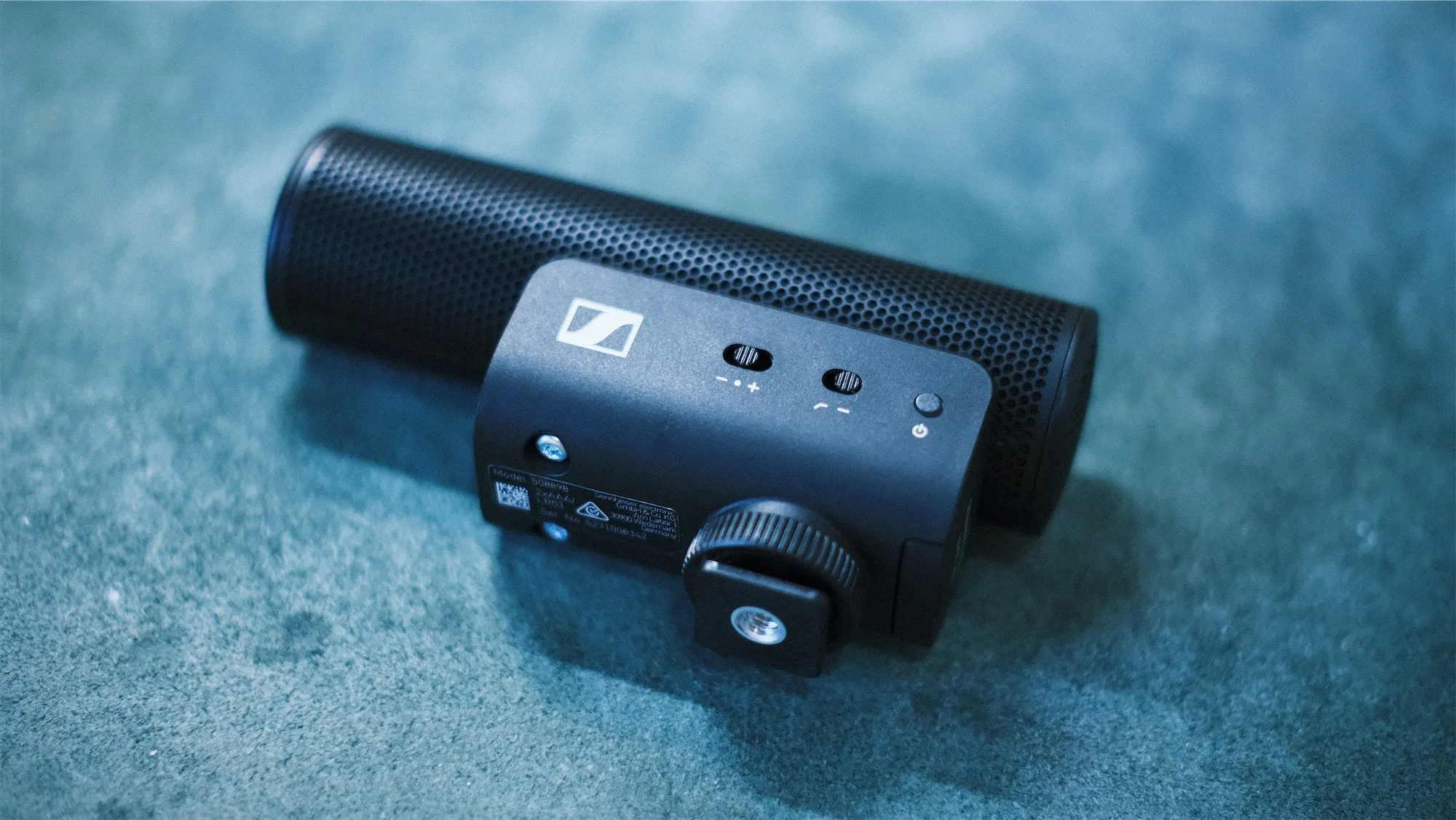 新しいカメラ用のマイク、MKE400-II。ノイズカット機能が非常に優秀