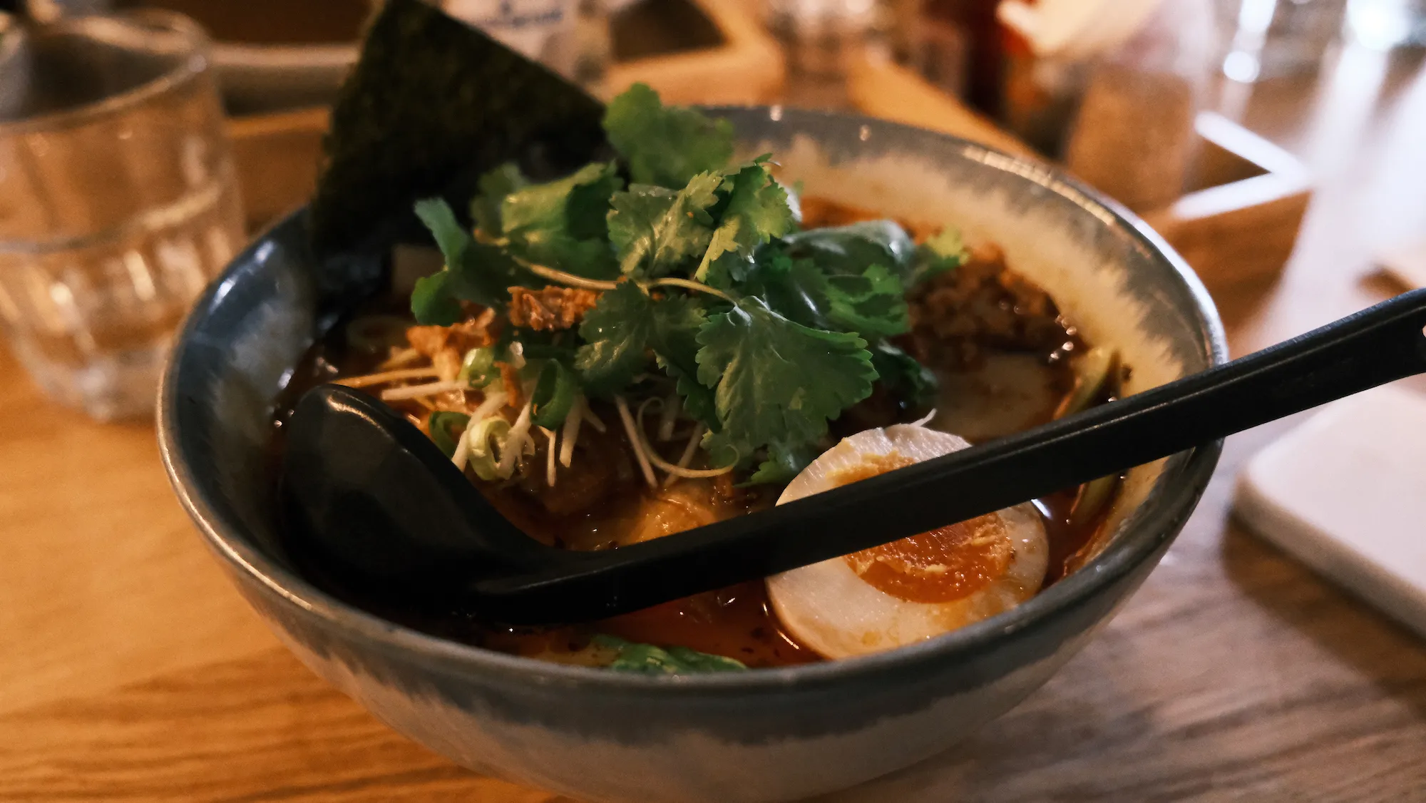 Takumiラーメン。坦々麺をいただいた。パクチーは乗せないでほしい