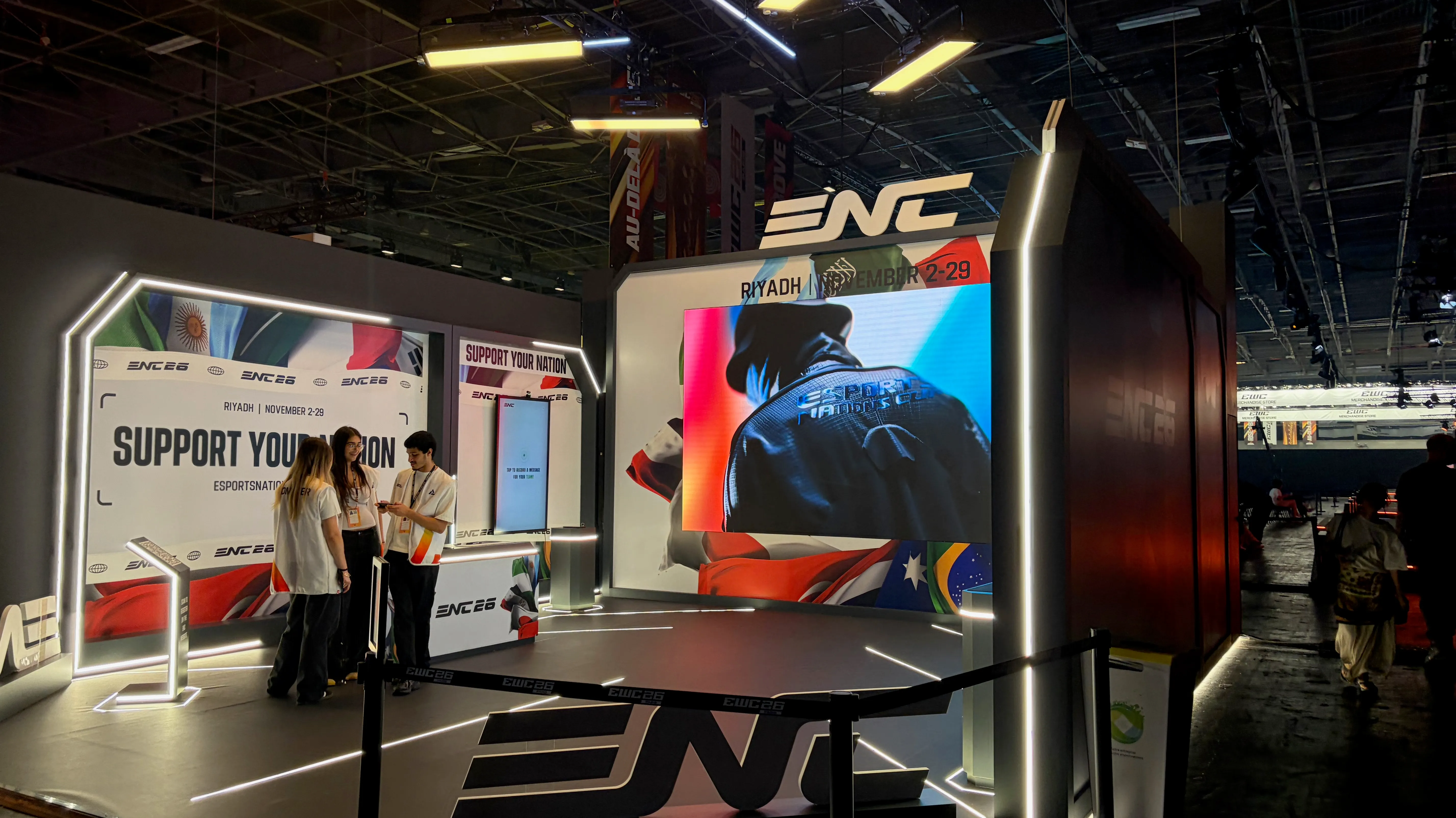 ENCのブースなどもある