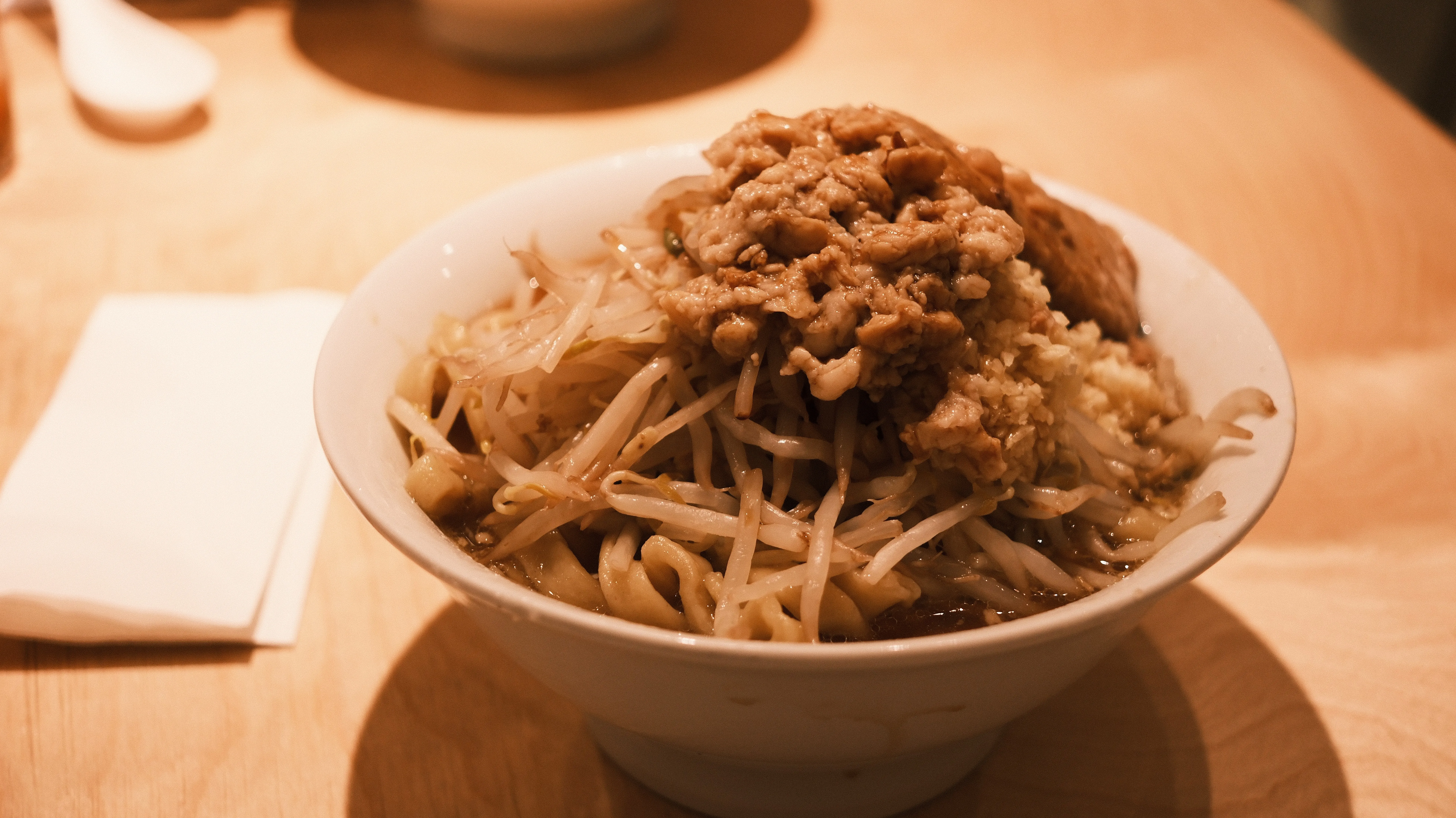 フランスの日本食イベントスペースで食べた二郎。思ったより量が多くなく、味も優しめ