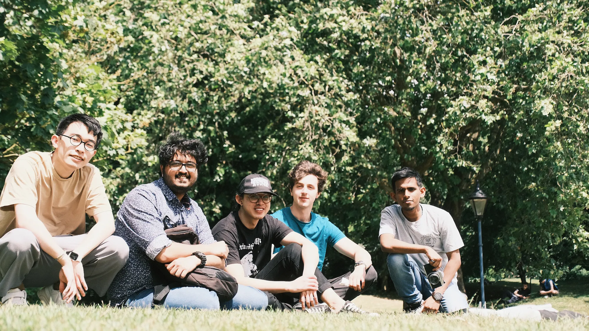 ブリストルの公園で。こっちの公園は芝で座りやすいのが◎