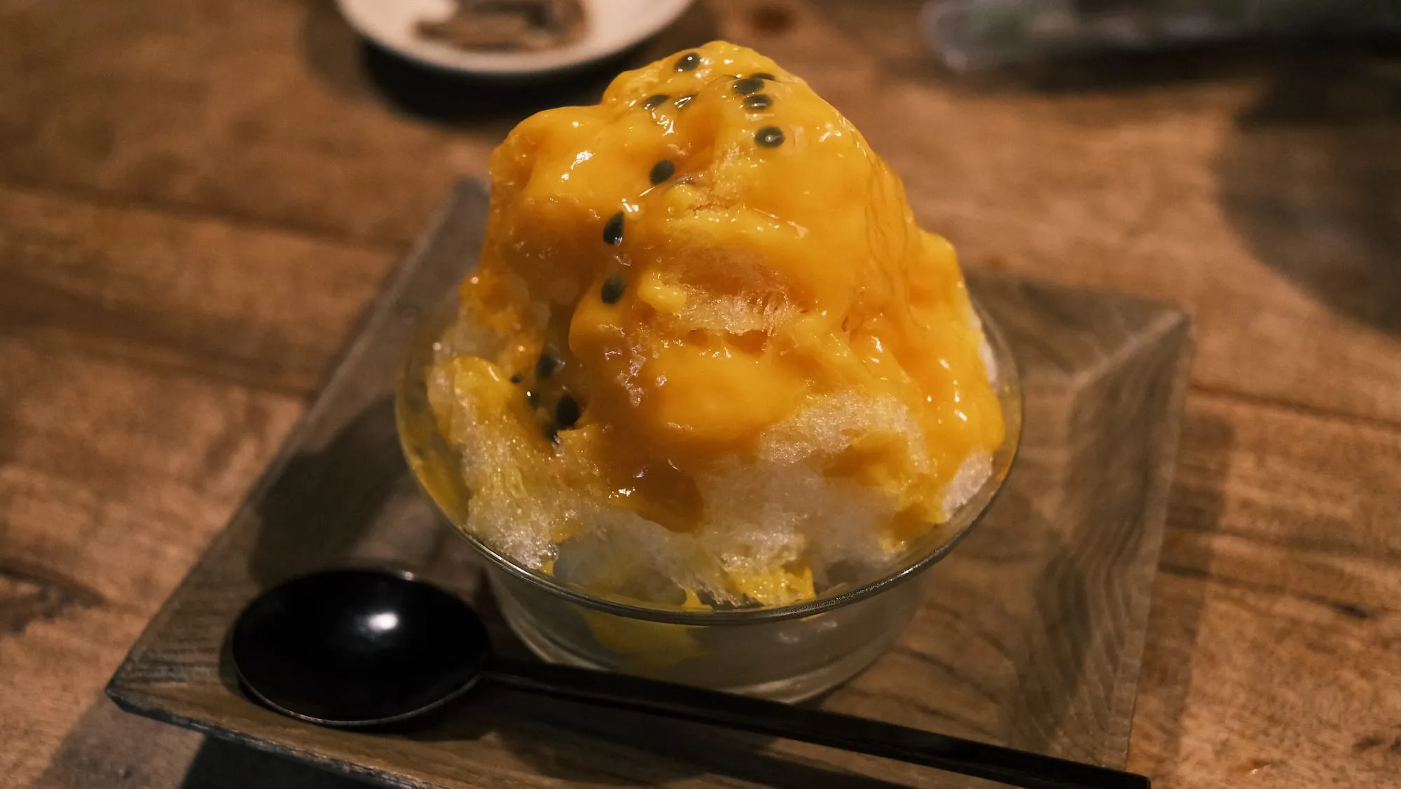 ギャルリももぐさ、ミモザさんのマンゴーとパッションフルーツのかき氷